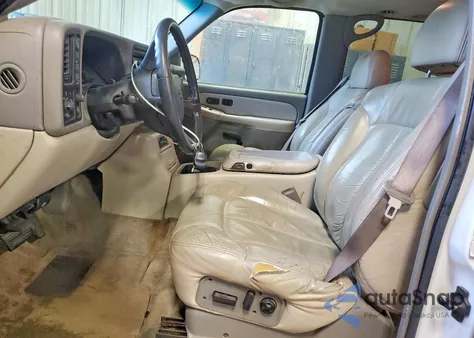 2001 Chevrolet Suburban K1500 z USA, uszkodzony, nr VIN 3GNFK16T41G187307